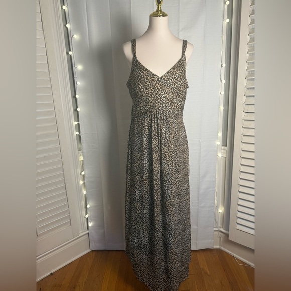 Robbie Bee Dresses & Skirts - Robbie Bee Leopard Print Maxi Dress